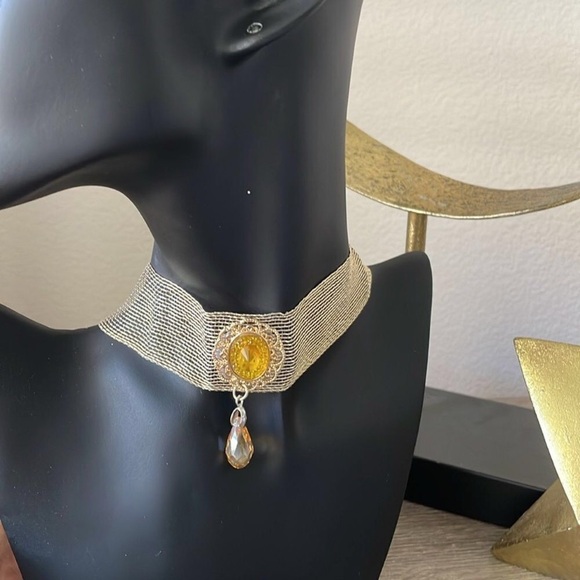 Elegant Gold Choker Necklace New - Picture 3 of 3
